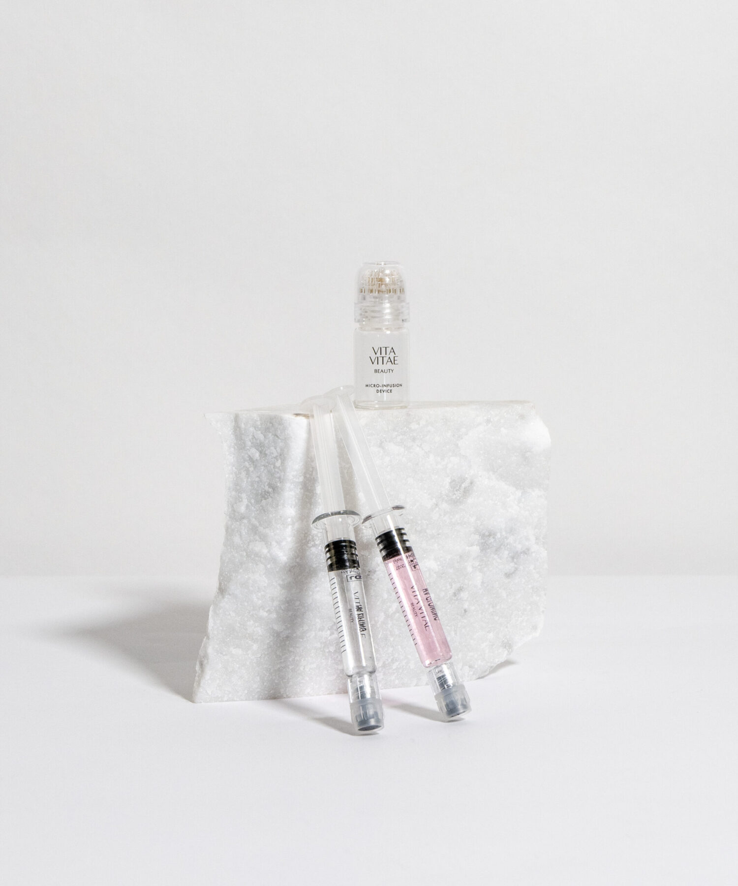 TRATTAMENTO KIT EFFETTO LIFTING  & VOLUMIZZANTE <br><span>Dispositivo microneedling home infusion kit 2 booster con Esosomi</span> - immagine 4